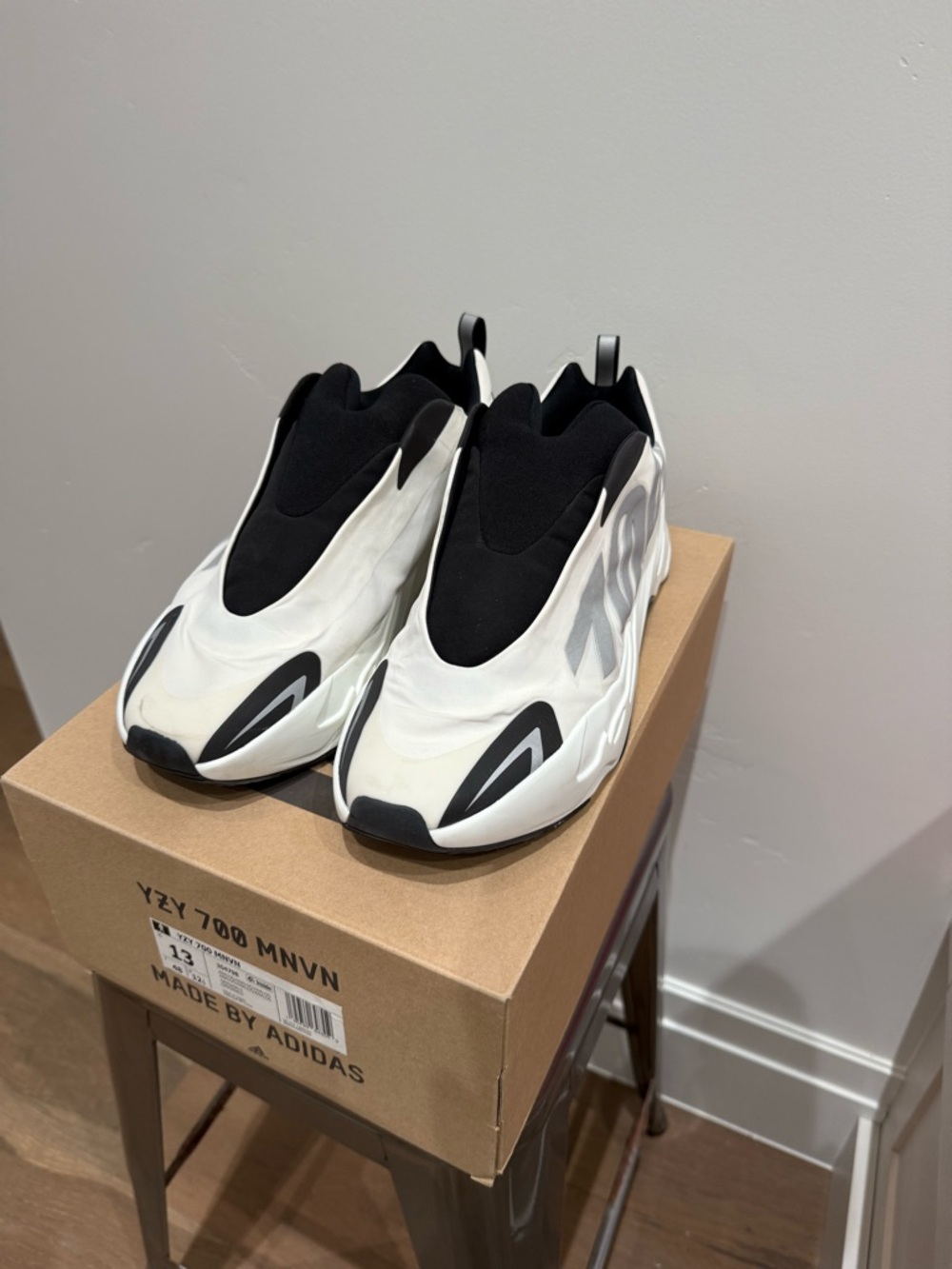 Yeezy 700 MNVN ‘Analog’